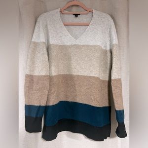 Ann Taylor Vneck pullover sweater